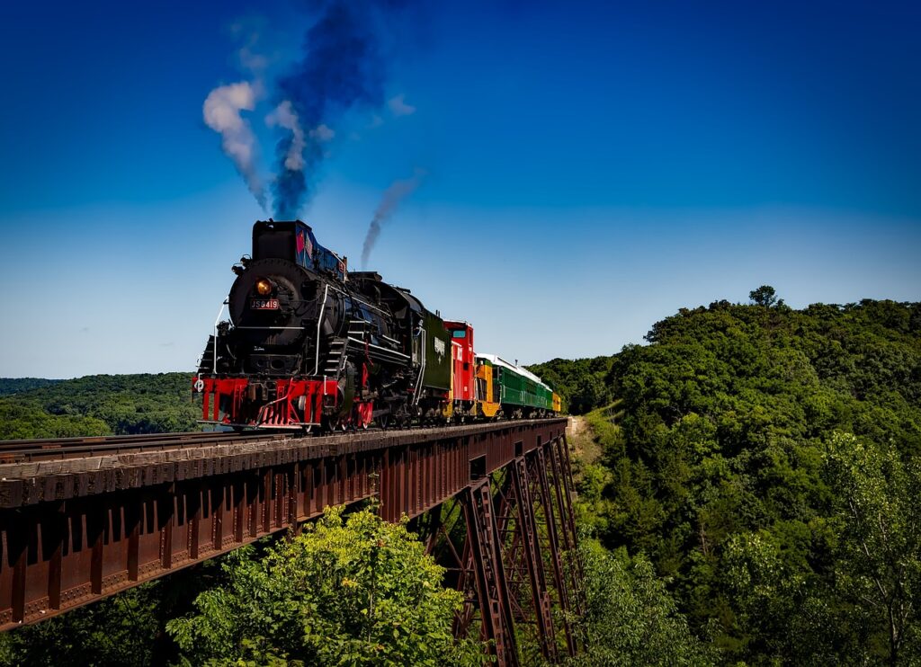 train, locomotive, travel-1728537.jpg